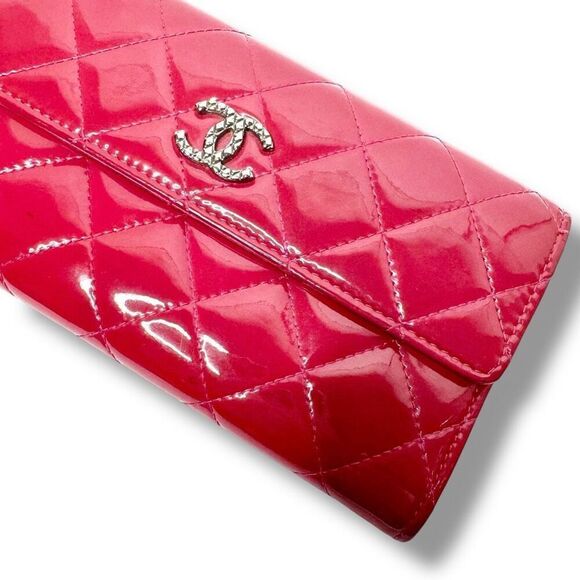 Chanel Matelasse Long Wallet in a Raspberry Red Bordeaux Patent Leather - Picture 3 of 12